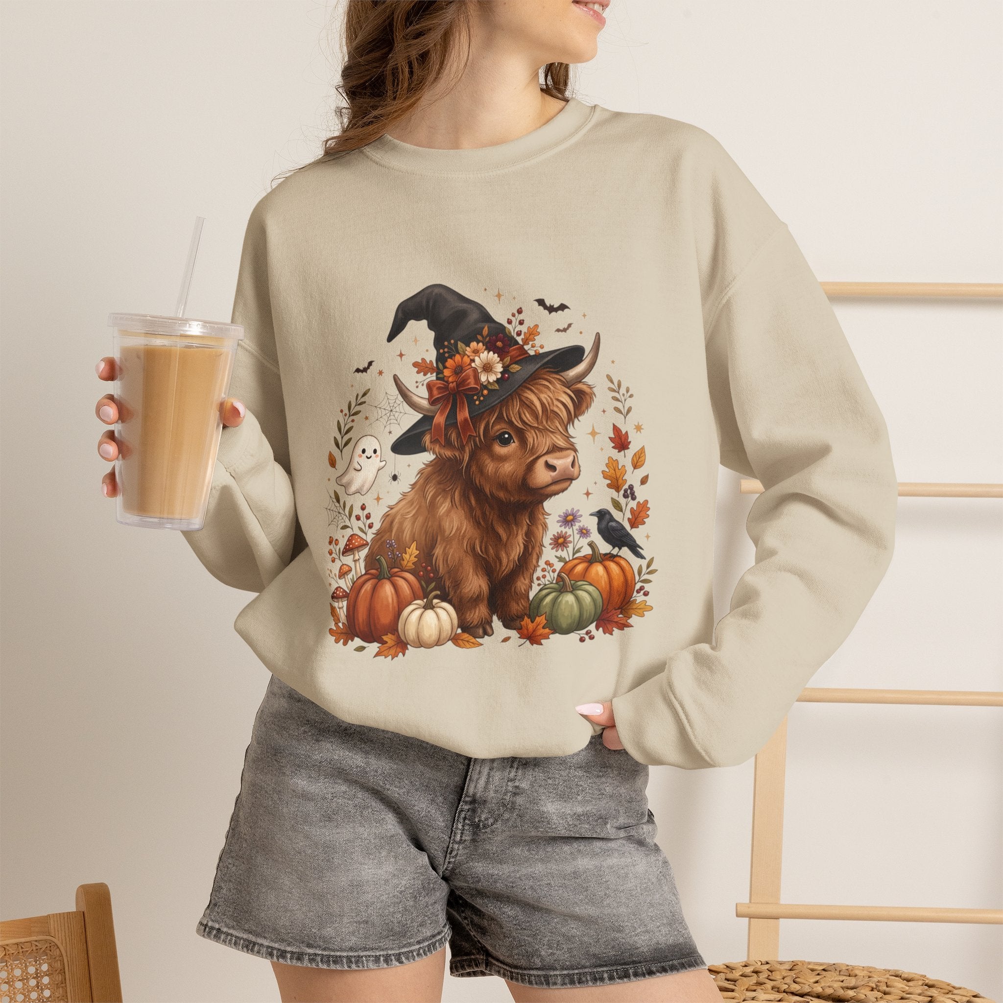 Halloween Highland Cow Sweatshirt – Cute Witch Hat & Pumpkins Fall Crewneck